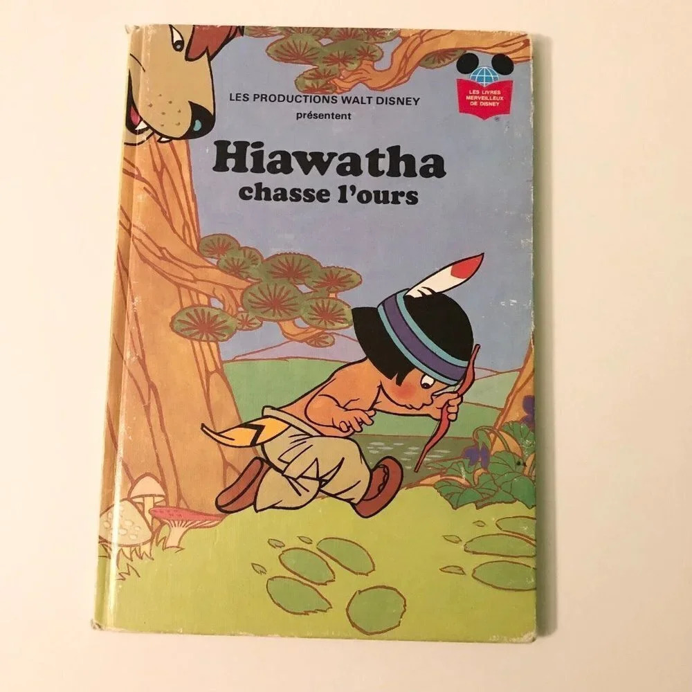 Vtg Hiawatha Chasse Lours French Disney Book
